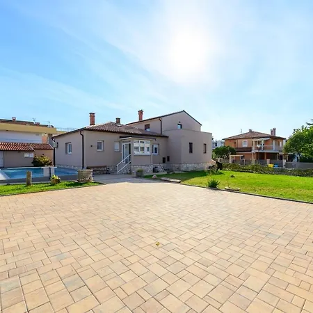 Villa Jolanda Umag Exterior photo