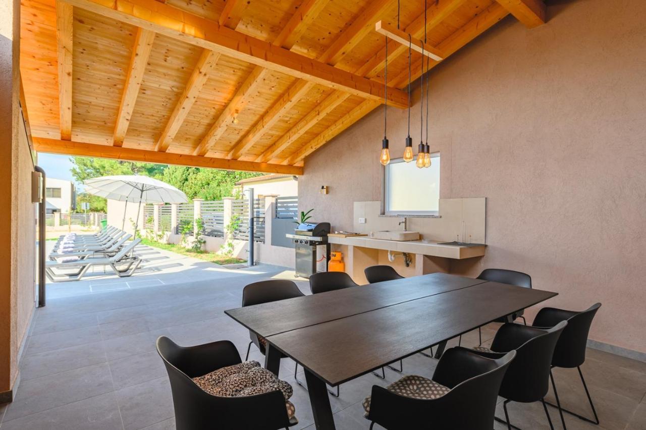 Jolanda Villa *